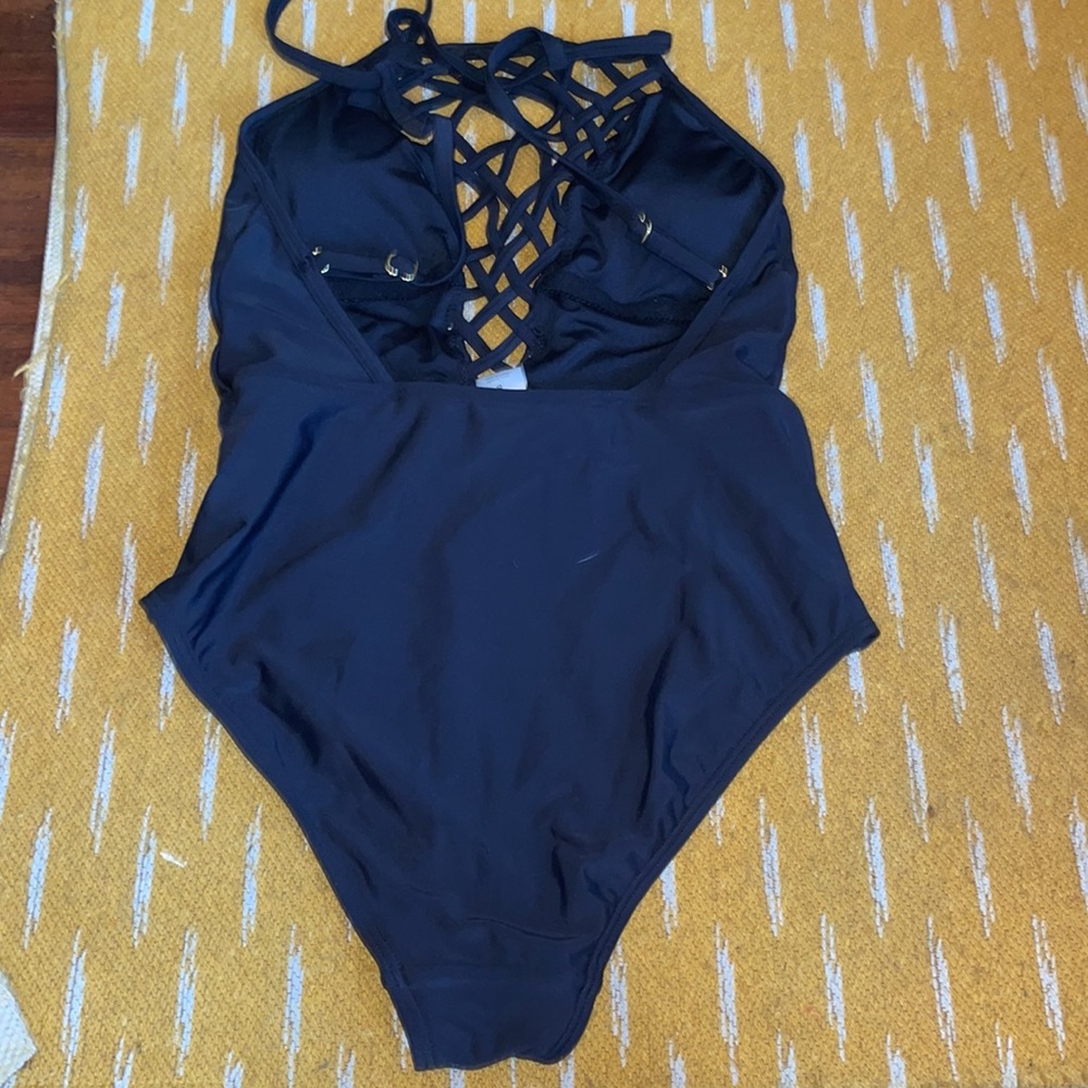 One piece bikini - Picture 2 of 3